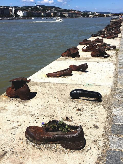 Buty na Dunajskiej Promenadzie