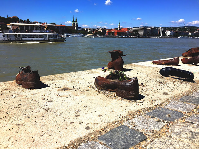 Buty na Dunajskiej Promenadzie